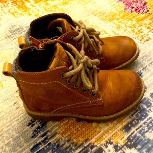 Clarks little kids leather boots